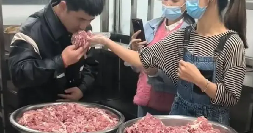 云南昆明学生食堂出现臭肉谁之过？(图1)